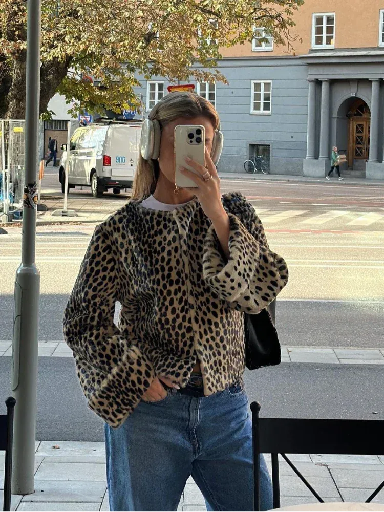 Back To School Joskaa Chic Leopard Print Round Neck Long Sleeved Women's Jacket Casual Furry Short Coats 2024 Ladies New High Street Fashion Outerwear