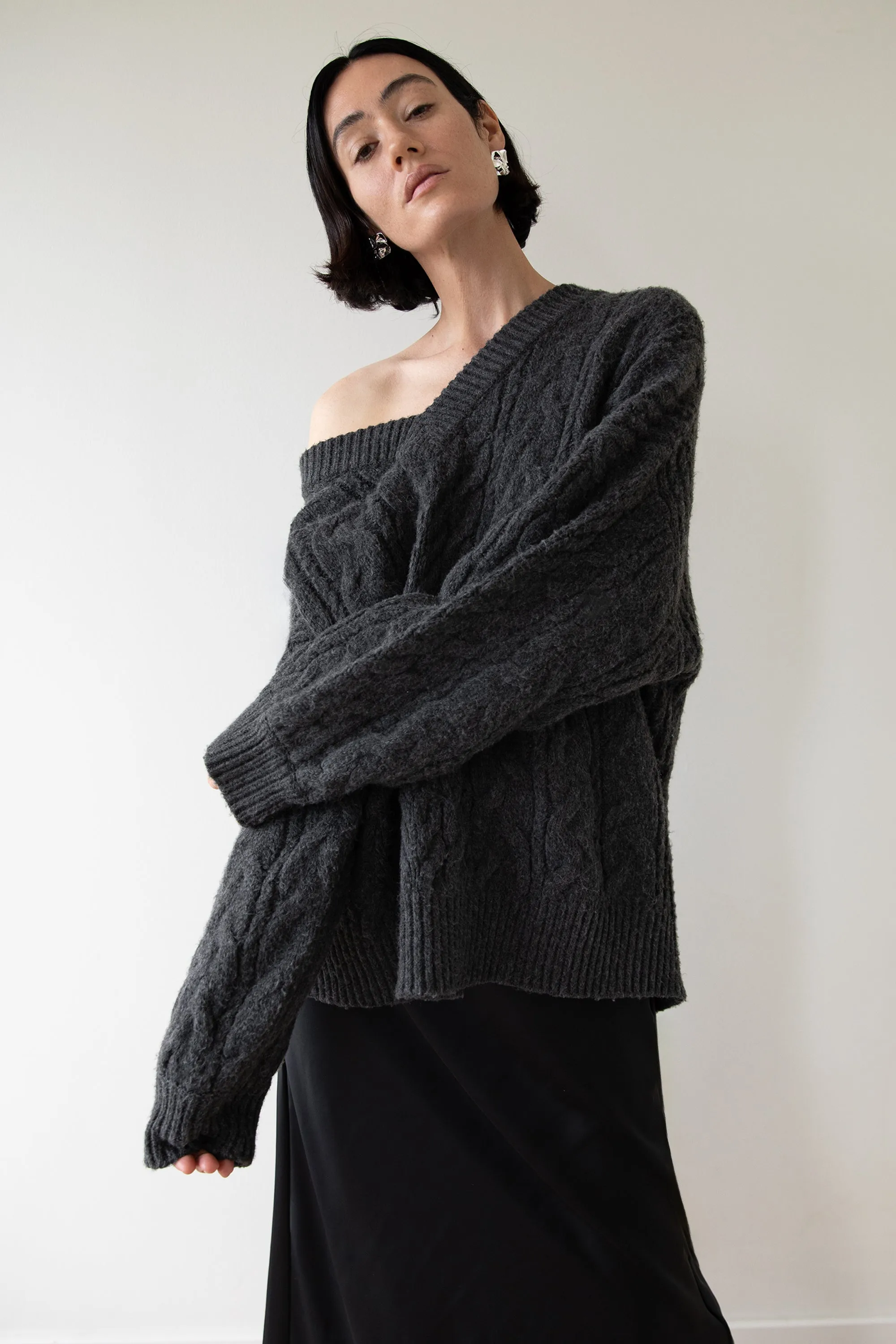 CABLE KNIT V-NECK SWEATER